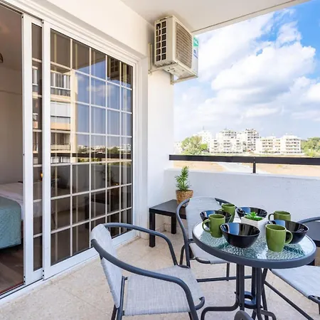 Apartman Araminta 2-br & Balcony In