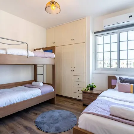 Apartman Araminta 2-br & Balcony In