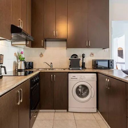 Araminta 2-br & Balcony In *