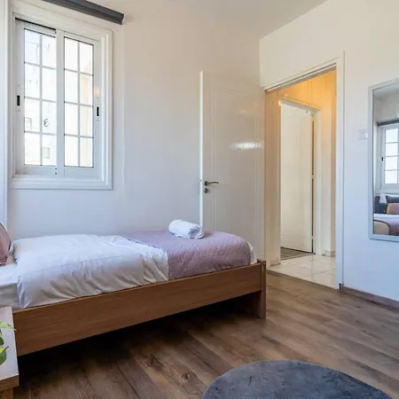 Araminta 2-br & Balcony In Lárnaka