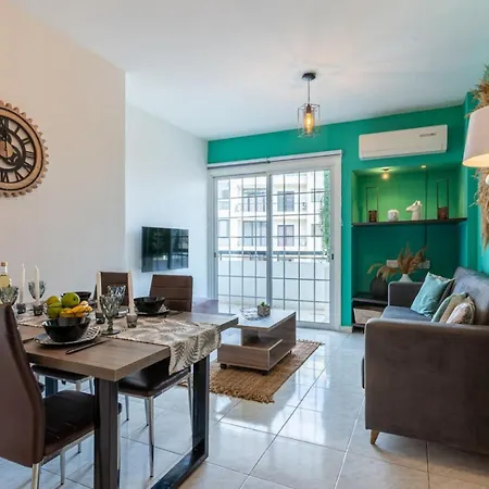 Araminta 2-br & Balcony In
