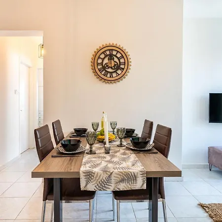 Araminta 2-br & Balcony In